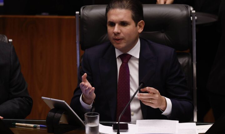 Mensagens de Motta com Vorcaro citam ‘sociedade’ em negócio e discussão sobre projeto de lei na Câmara