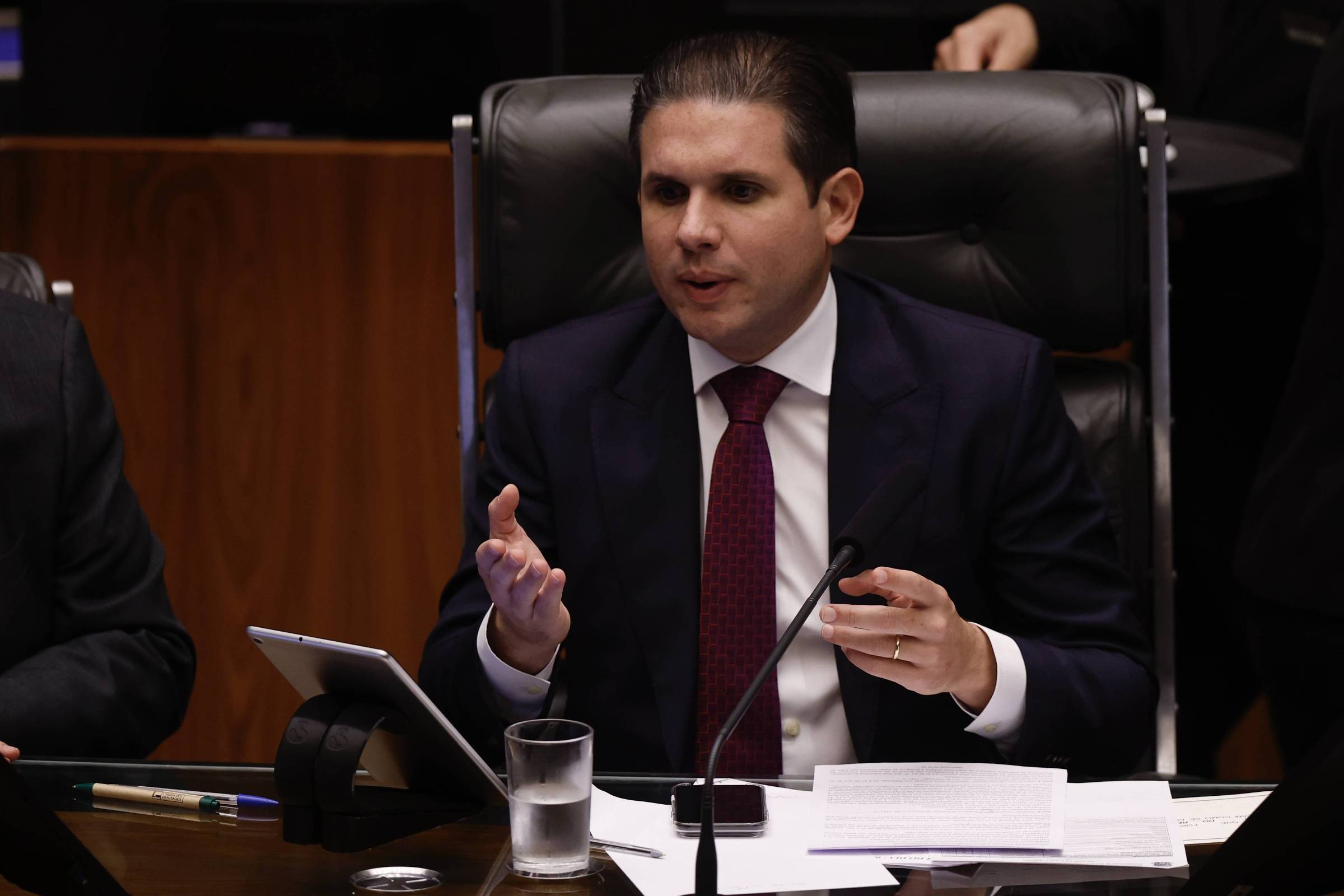 Mensagens de Motta com Vorcaro citam ‘sociedade’ em negócio e discussão sobre projeto de lei na Câmara