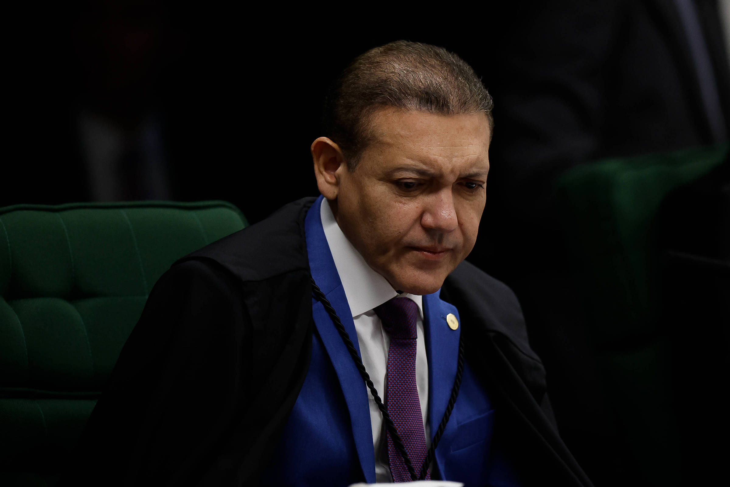 Contrato de R$ 427 milhões do Banco Master com escritório ligado a desembargador envolvia negociações de favores