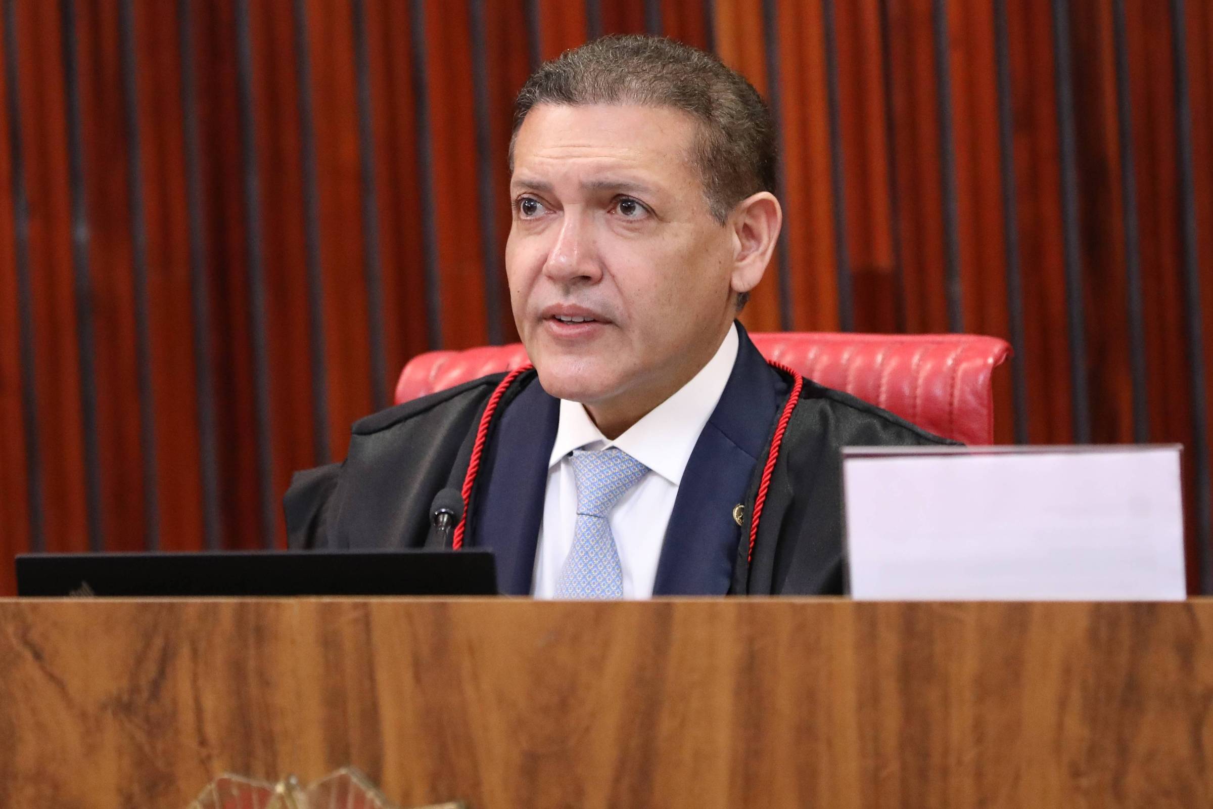 TSE dá 10 dias para Meta e WhatsApp explicarem anúncios que violam regras eleitorais