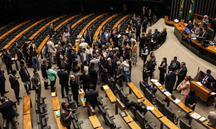 Câmara dos Deputados concentra atribuições centrais na formulação de leis, controle de gastos e fiscalização