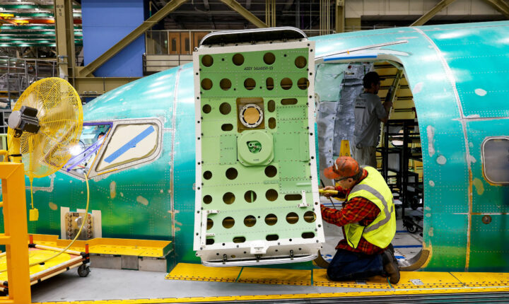 Boeing identifica falha de software no 737 Max que pode causar atrasos