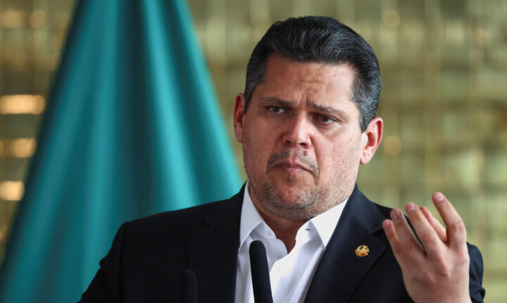 Mensagens apontam relação de proximidade entre Alcolumbre e Vorcaro