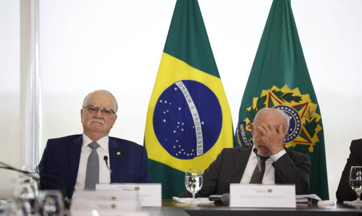 Vista à distância, a corrida eleitoral brasileira é ‘non sense’