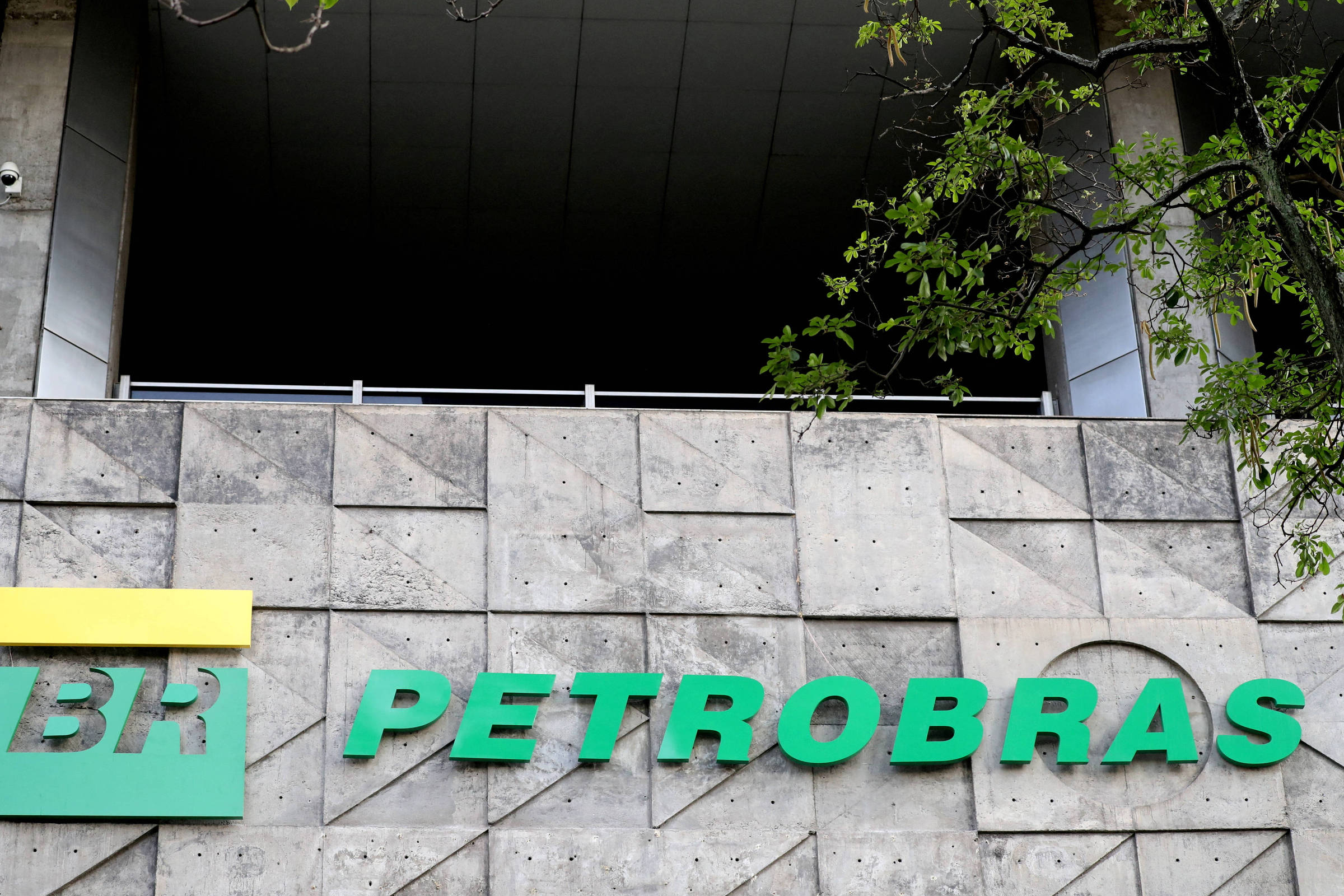 Petrobras assina contratos para explorar oito blocos na Costa do Marfim