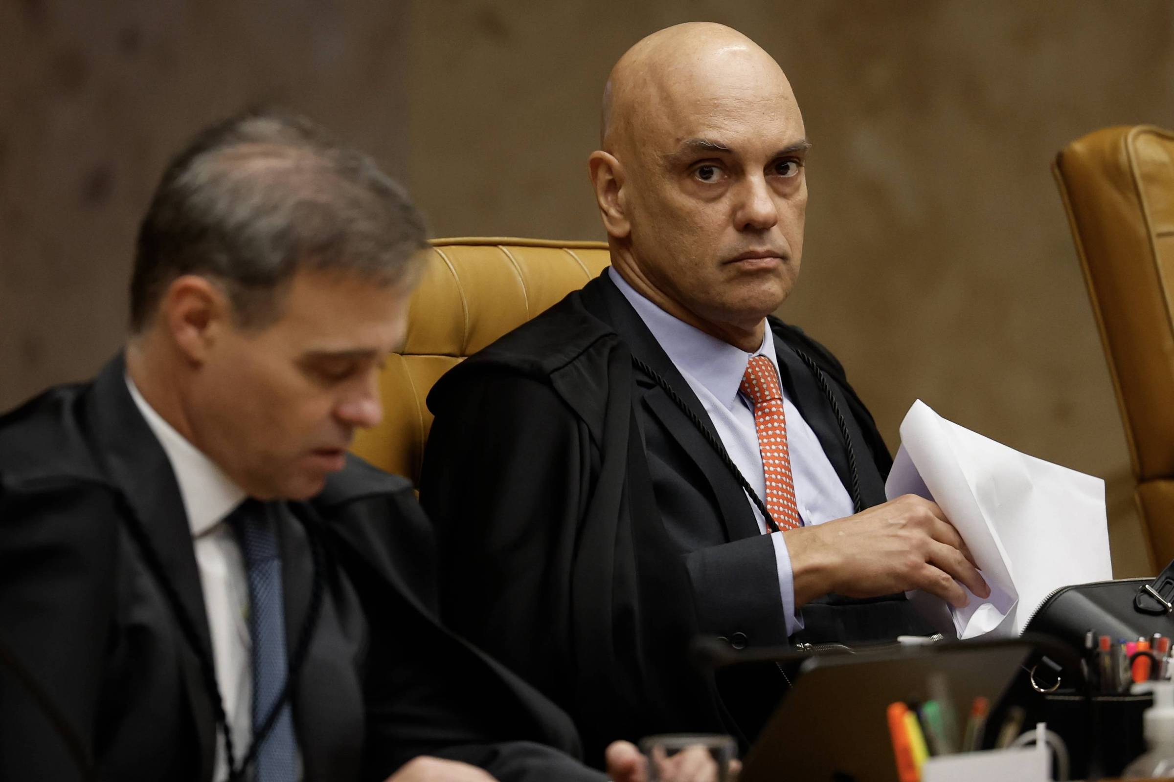 Datafolha aponta que 34% querem o afastamento de Moraes e 37% o de Mendonça