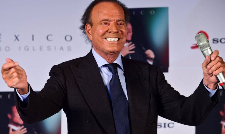 Ex-funcionárias que acusam Julio Iglesias de agressão sexual exigem investigação judicial