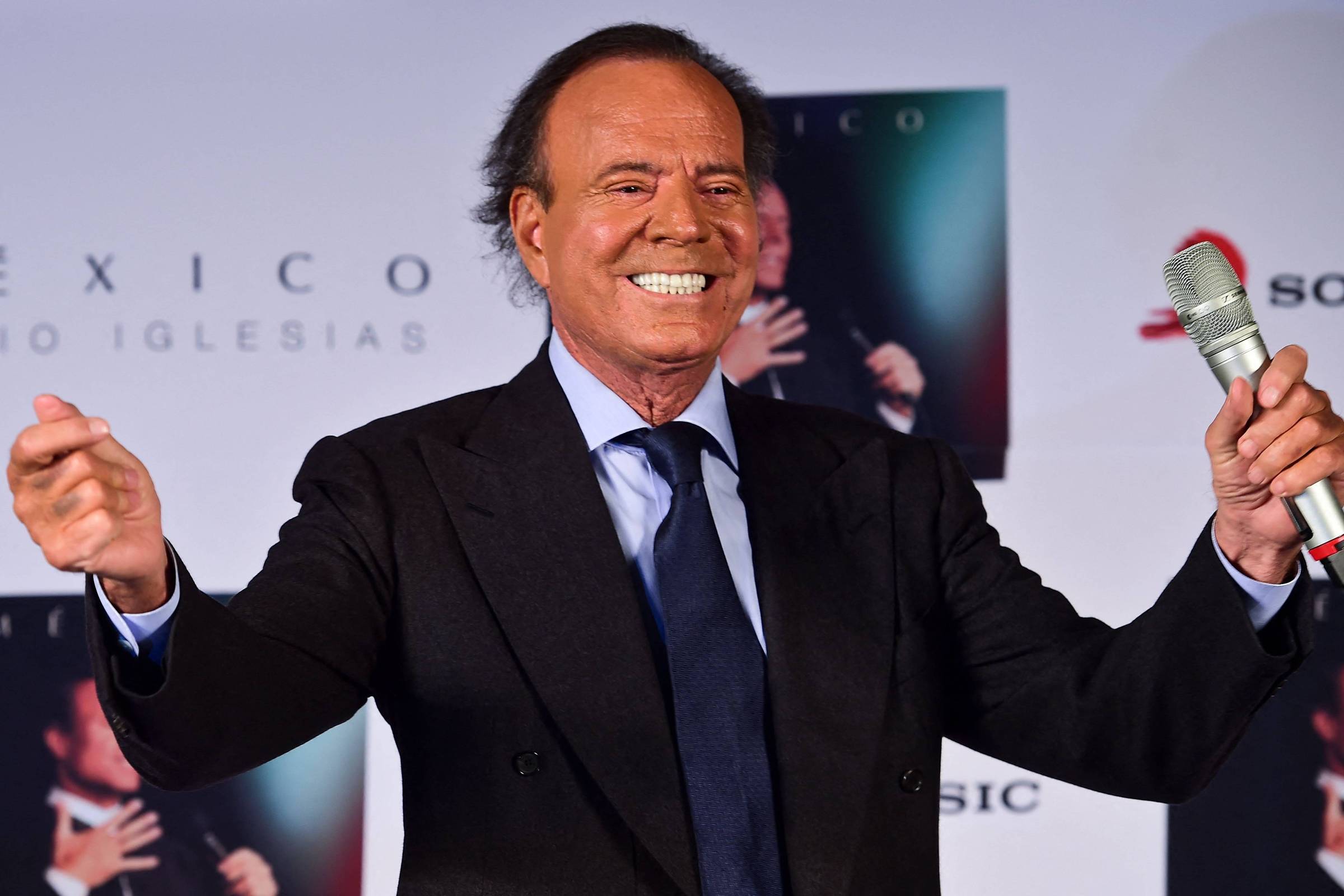 Ex-funcionárias que acusam Julio Iglesias de agressão sexual exigem investigação judicial