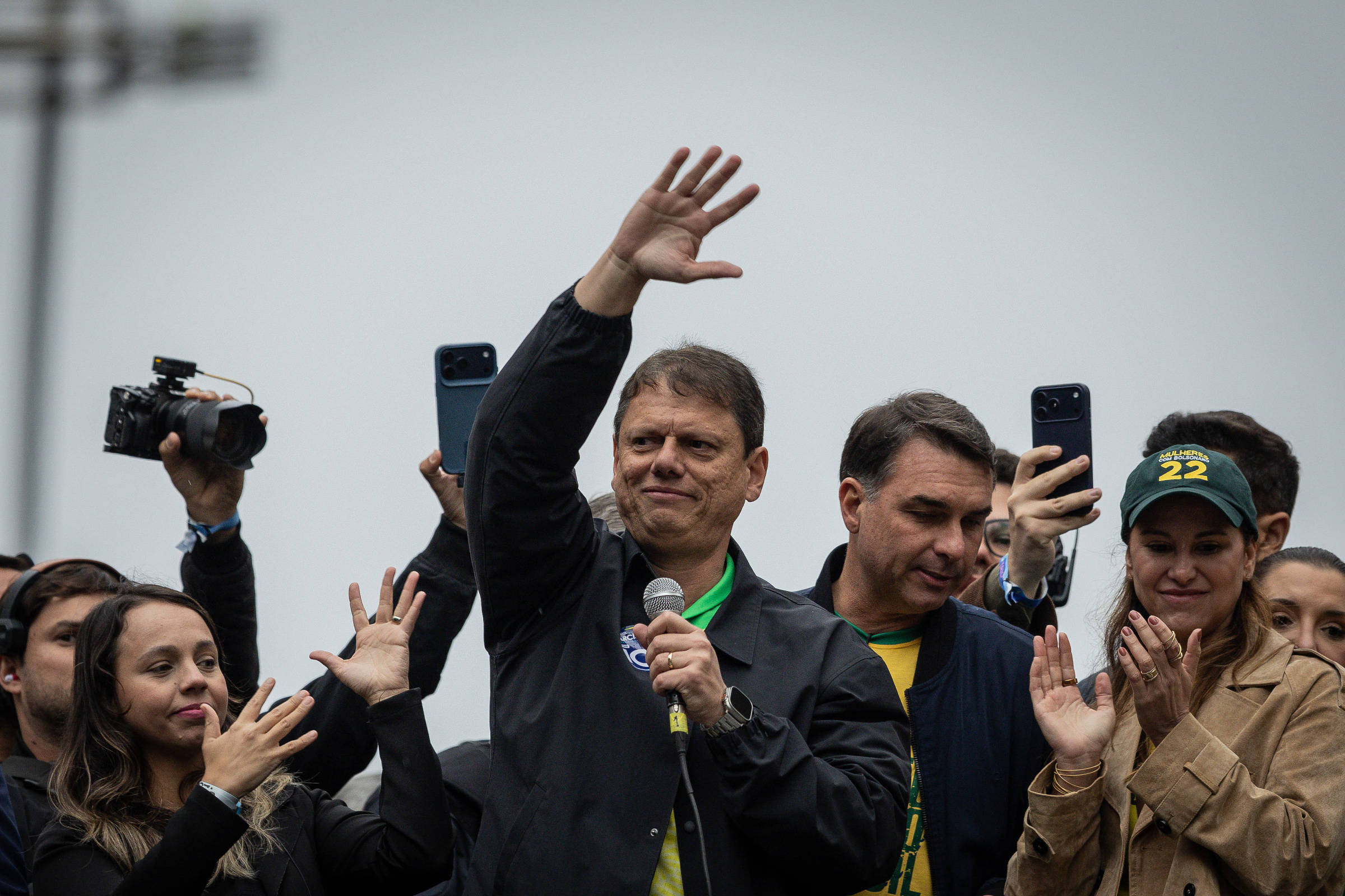 Tarcísio aciona a Justiça Eleitoral contra críticas de políticos do PSOL nas redes sociais