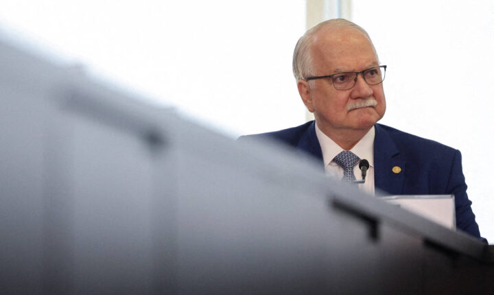 Empresários, ex-ministros e economistas divulgam carta de apoio a medidas de Fachin
