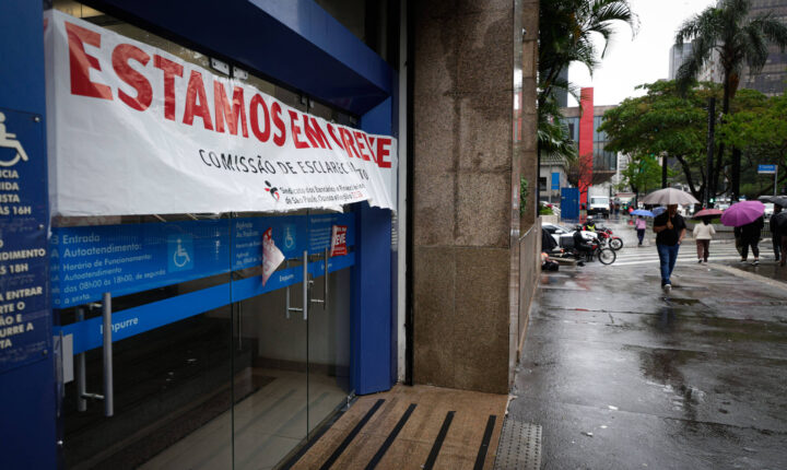 Empregados rejeitam proposta da Caixa e greve da categoria continua