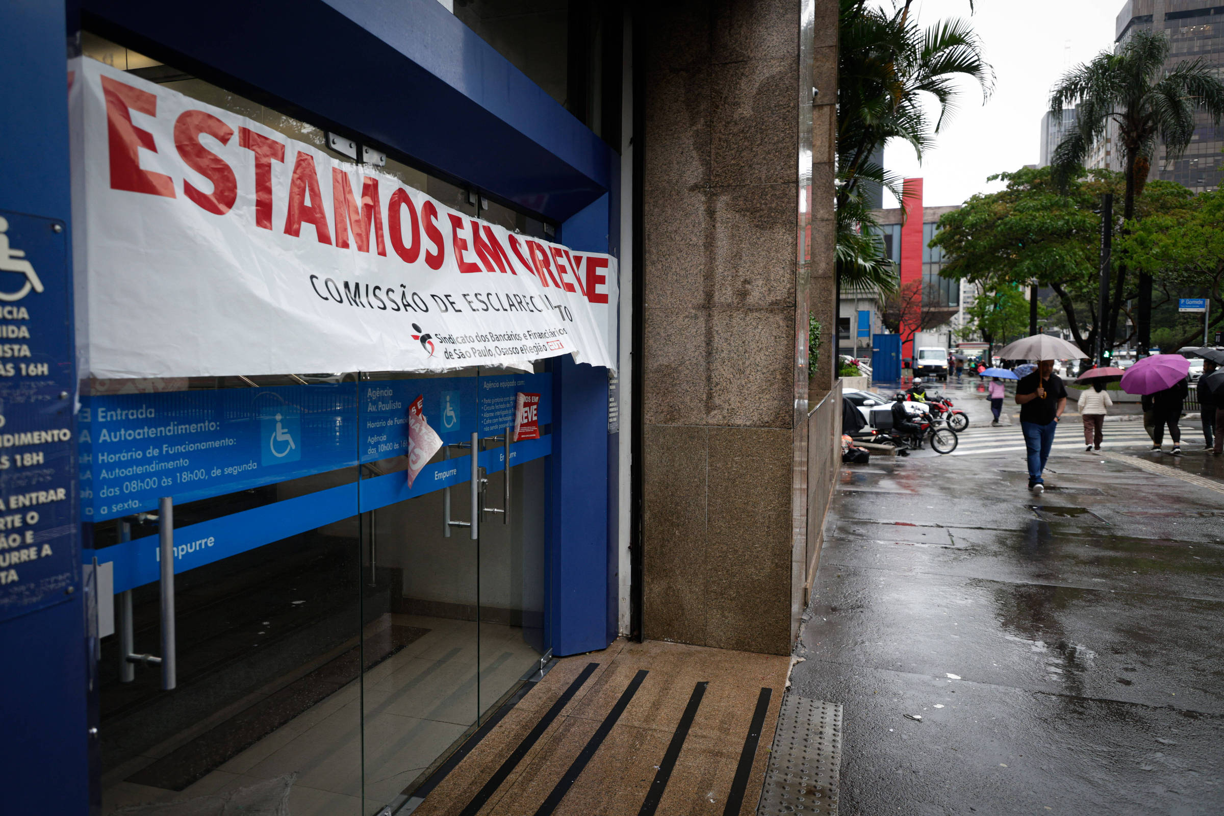 Empregados rejeitam proposta da Caixa e greve da categoria continua
