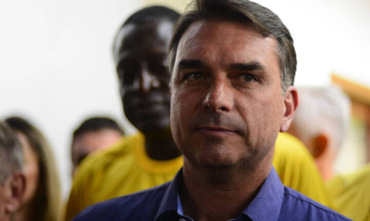 Flávio Bolsonaro e Alexandre de Moraes são apontados no mesmo esquema financeiro