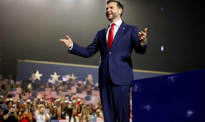 De olho em 2028, J. D. Vance aproveita holofotes na convenção de Trump