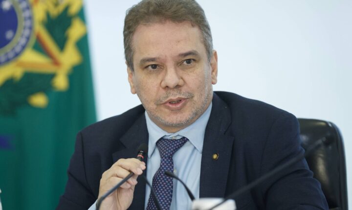 Lula demonstra insatisfação com ministro da Justiça em conversas reservadas, mas descarta substituição imediata