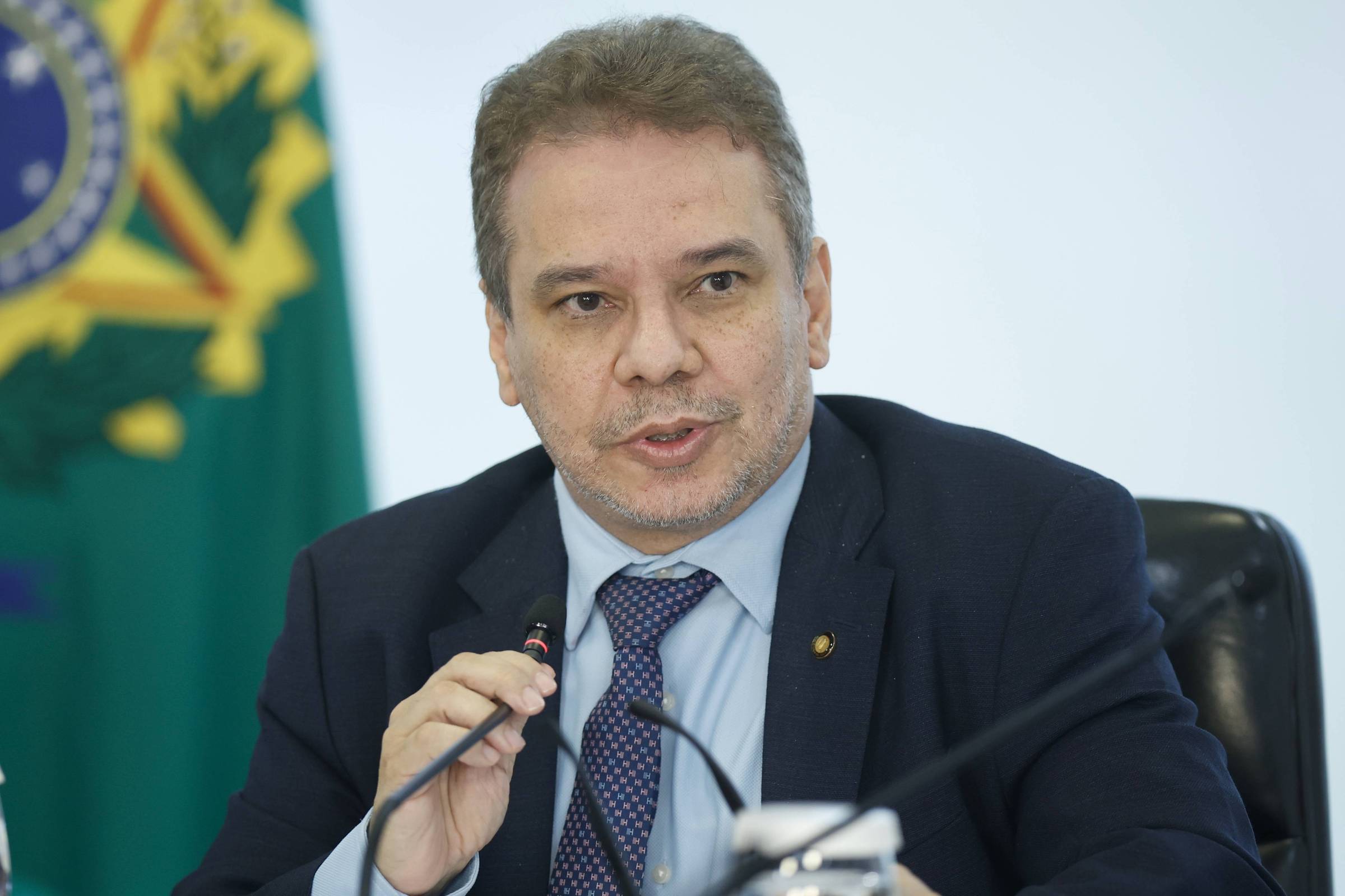 Lula demonstra insatisfação com ministro da Justiça em conversas reservadas, mas descarta substituição imediata