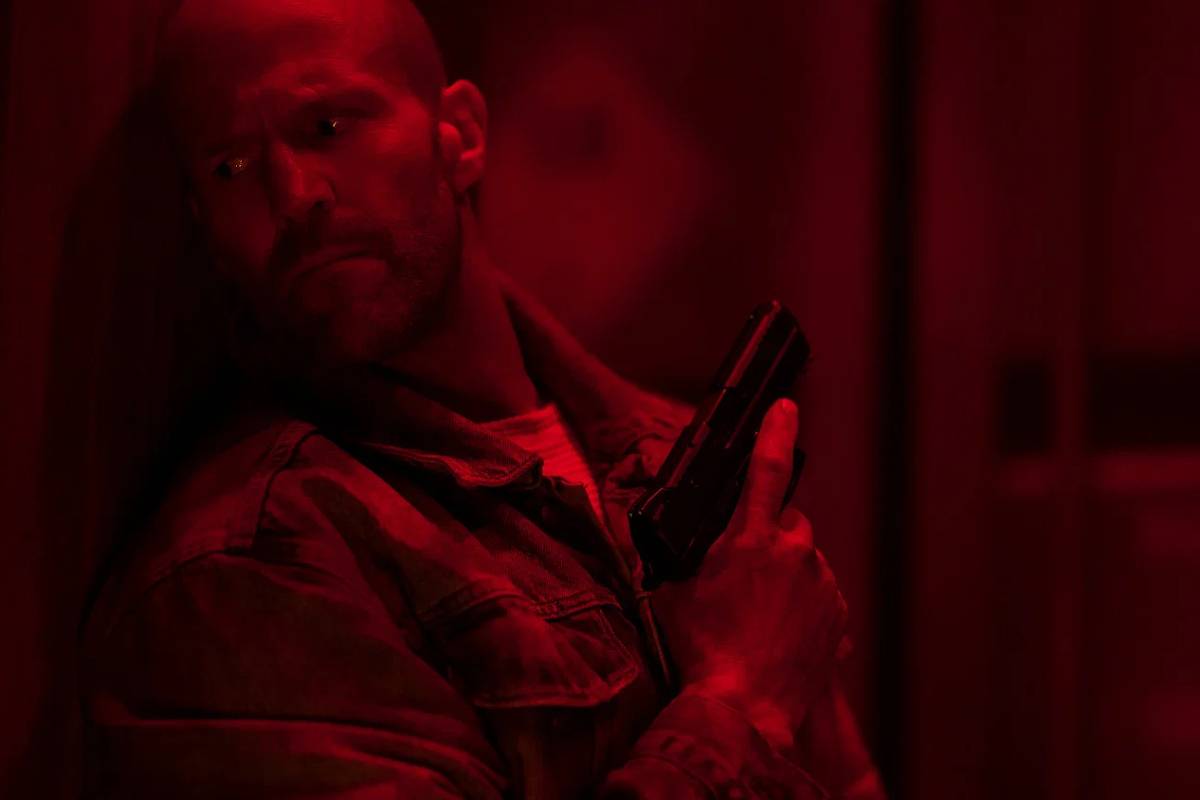 Filme B econômico, ‘Código: Vingança’ aposta na ação direta e em Jason Statham