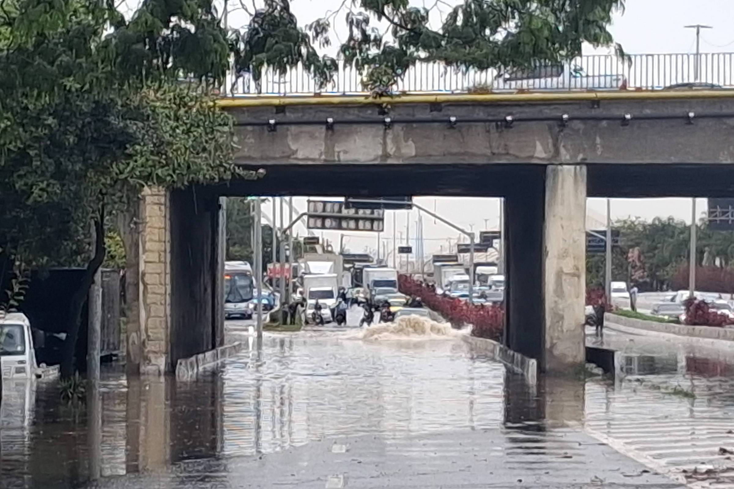 Alagamentos bloqueiam trechos da marginal Tietê e outras vias de São Paulo