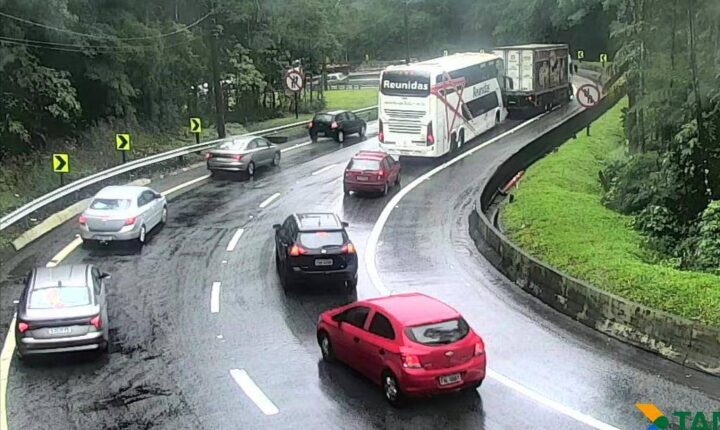 Temporal no estado de São Paulo causa interdição na serra antiga da Tamoios e afeta outras rodovias