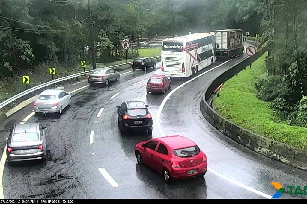 Temporal no estado de São Paulo causa interdição na serra antiga da Tamoios e afeta outras rodovias