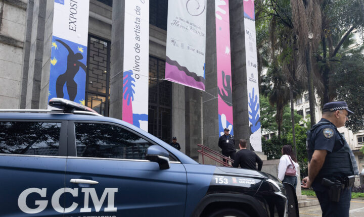 Biblioteca Mário de Andrade retoma exposição de obras de Matisse com escolta reforçada