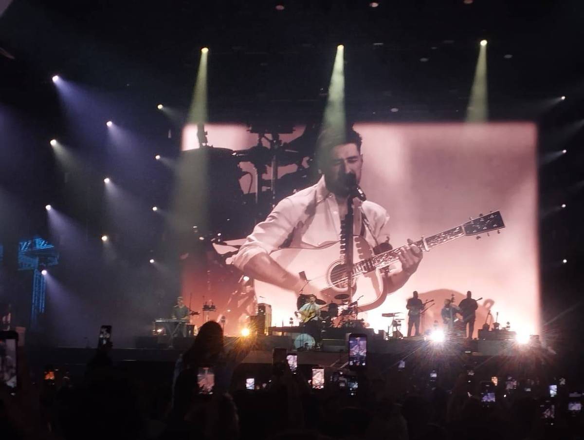 Mumford and Sons entrega folk romântico e intimista para casais sob chuva no Rock in Rio