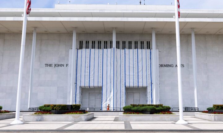 Kennedy Center pode fechar as portas nesta terça-feira devido a risco iminente de falência