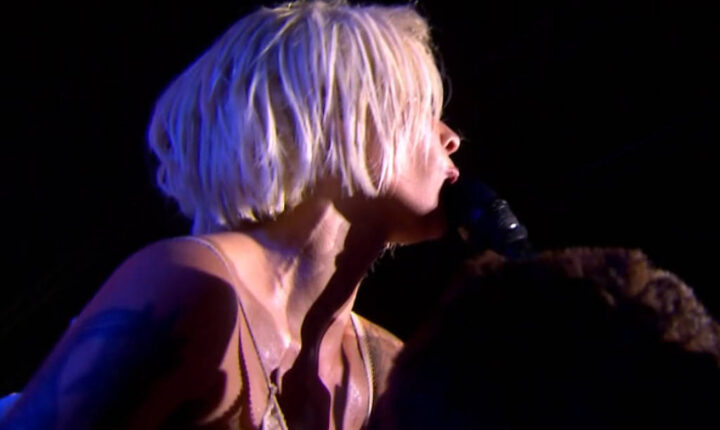 Em show performático e teatral, Halsey debuta no palco Mundo do Rock in Rio