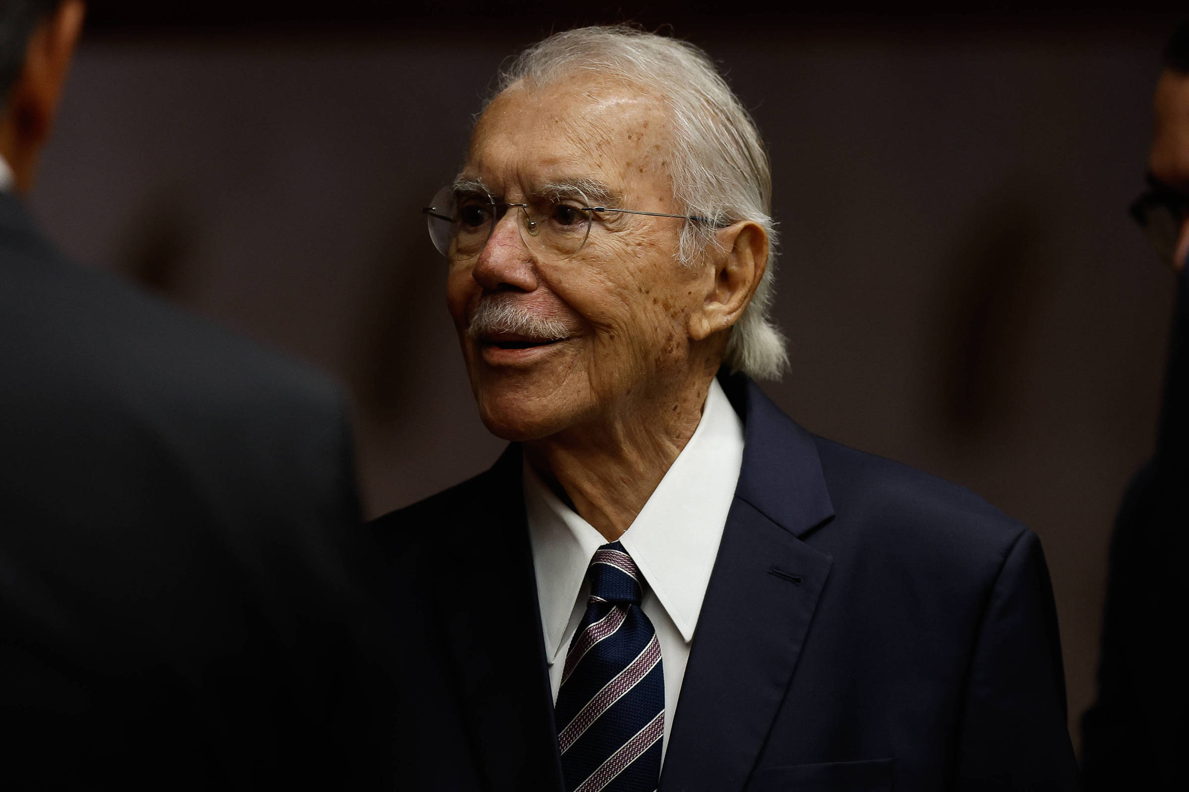 Ex-presidente José Sarney é internado com pneumonia em hospital no Maranhão