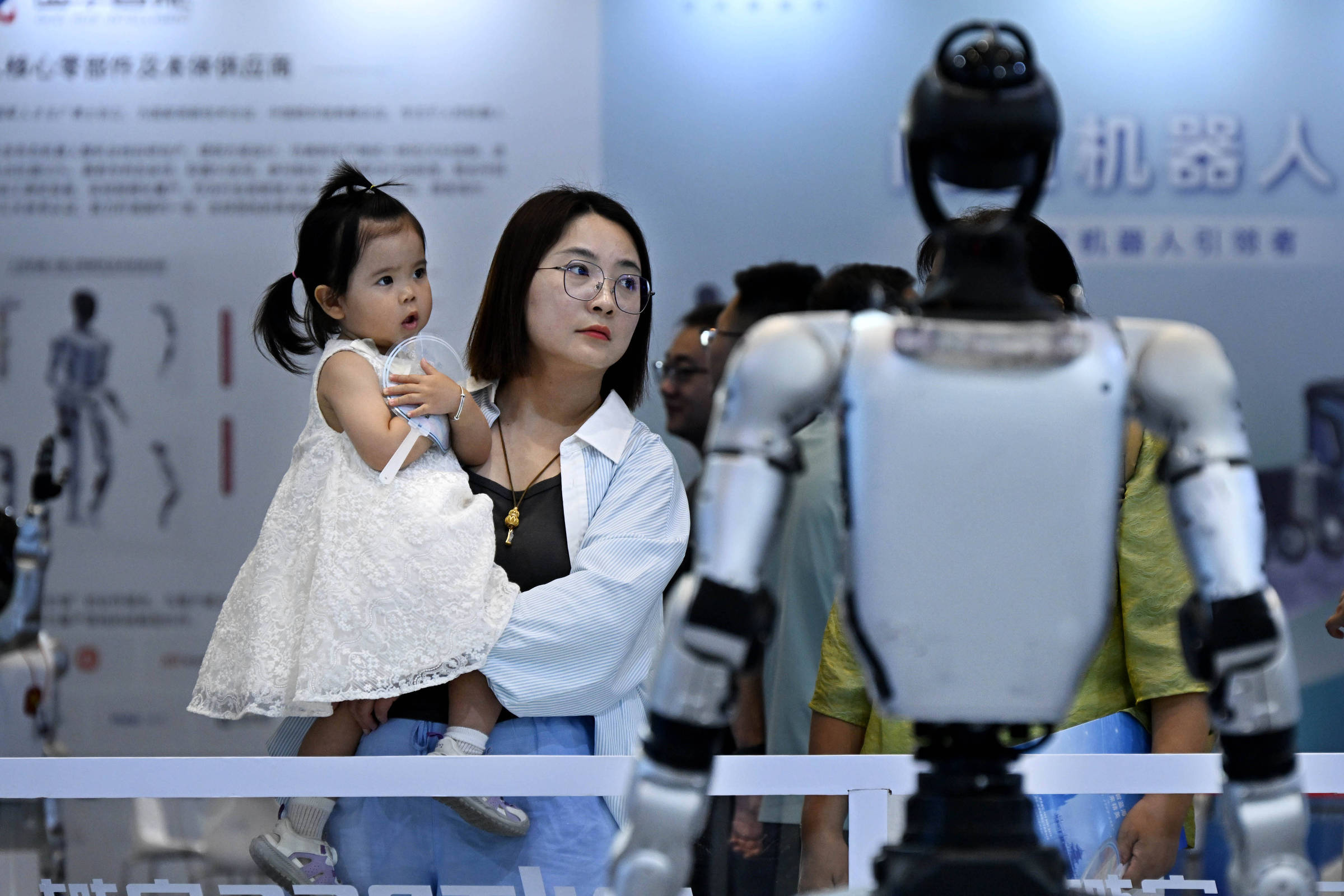 Como a China está agindo para manter a inteligência artificial sob o controle humano
