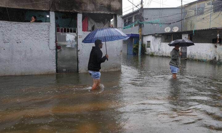 Frente fria se afasta e volume de chuvas começa a diminuir em São Paulo nesta terça-feira