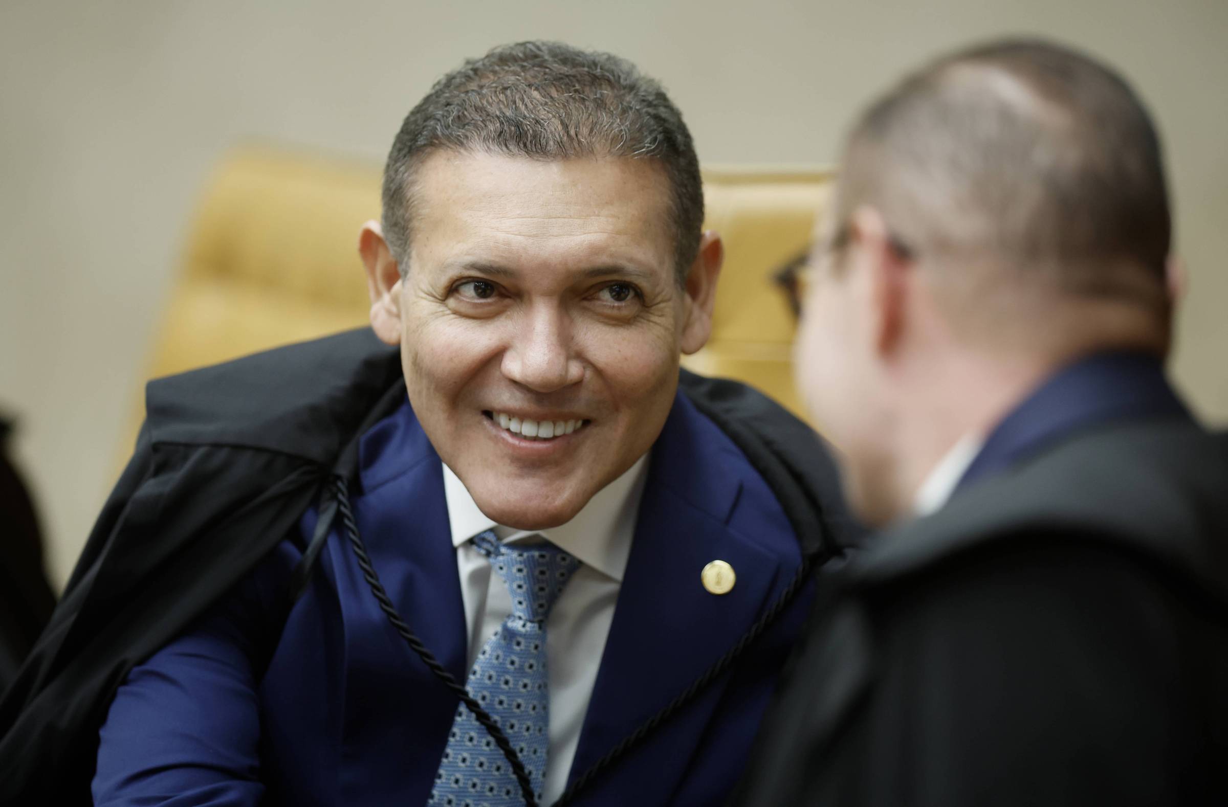 Ministro Kassio Nunes Marques avalia ausência em votação no STF após menção a seu filho em mensagens
