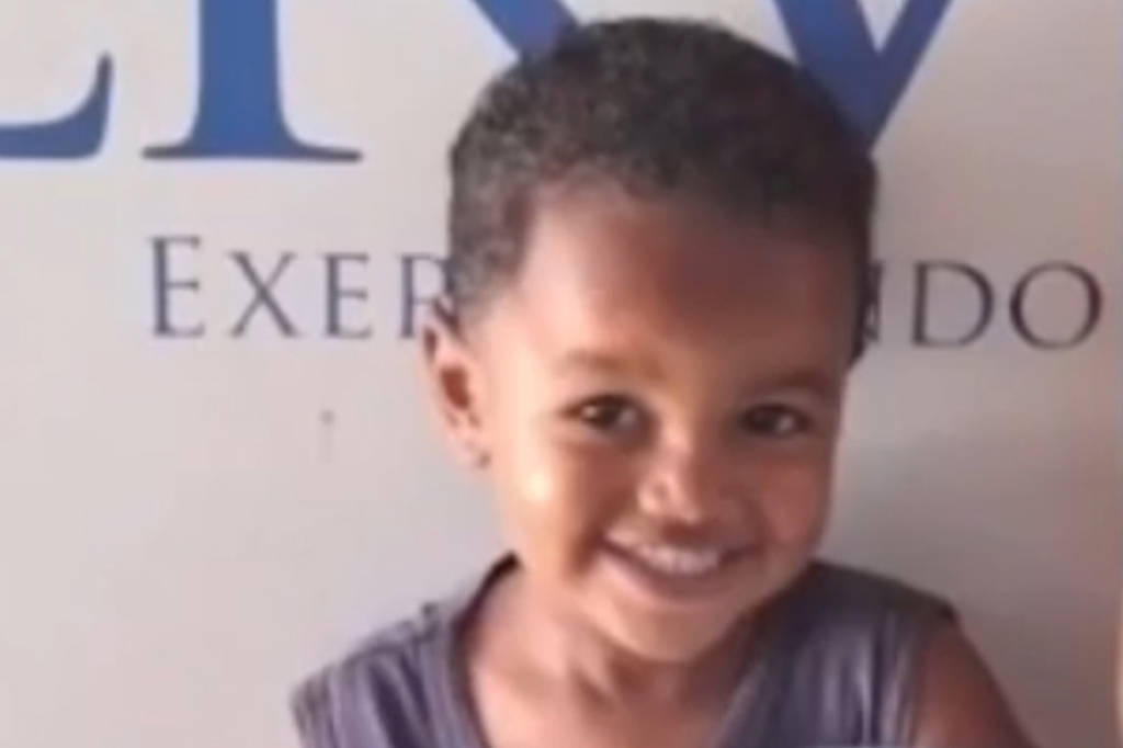 Menino de 2 anos morre após ser atropelado na calçada de casa em Maceió; motorista é linchado