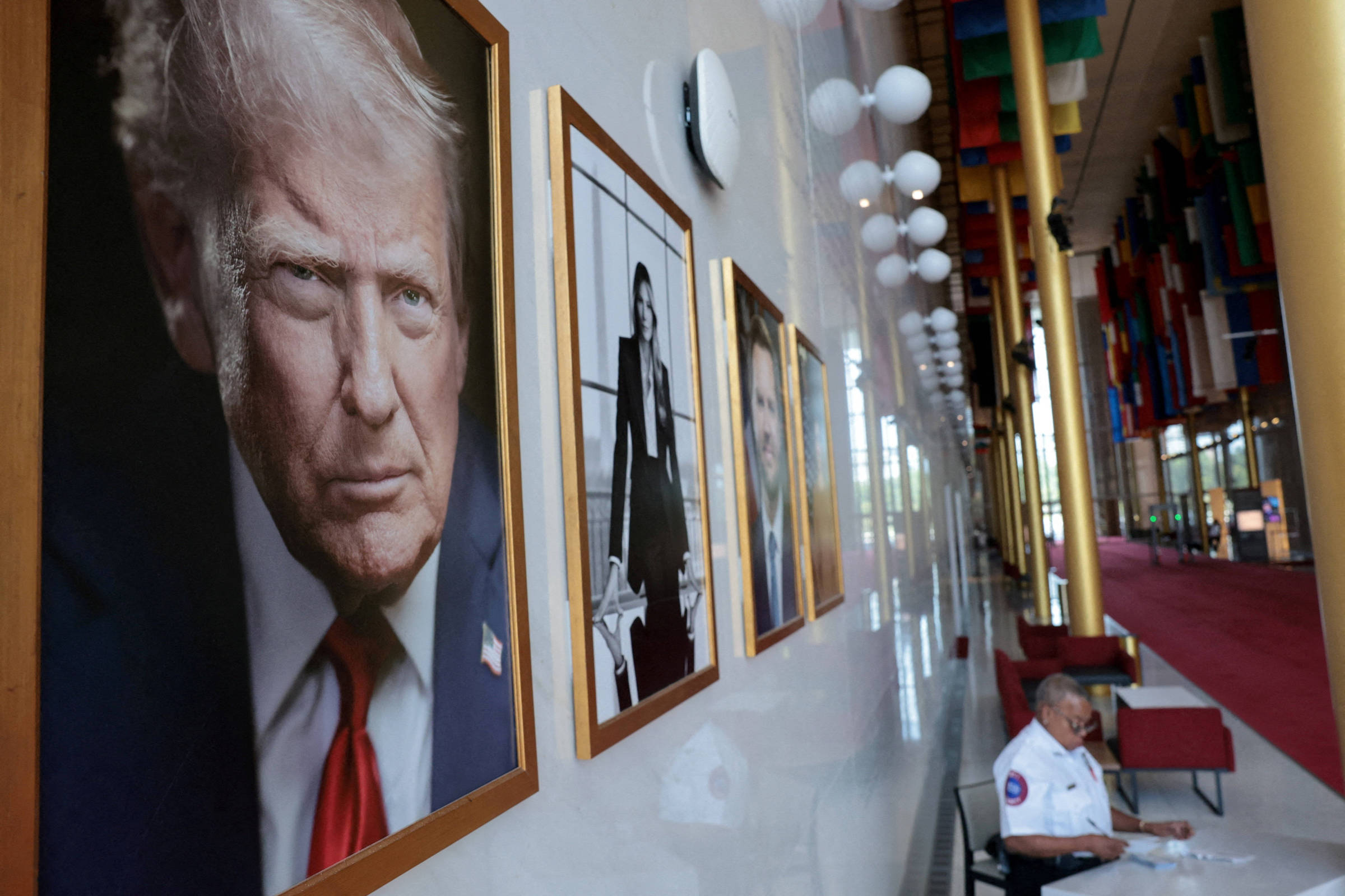 Conselho decide fechar Kennedy Center para obras após juiz rejeitar volta do nome de Trump