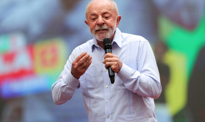 Lula busca distância de crise no STF, enquanto Flávio Bolsonaro tenta associar imagem do governo ao desgaste da corte