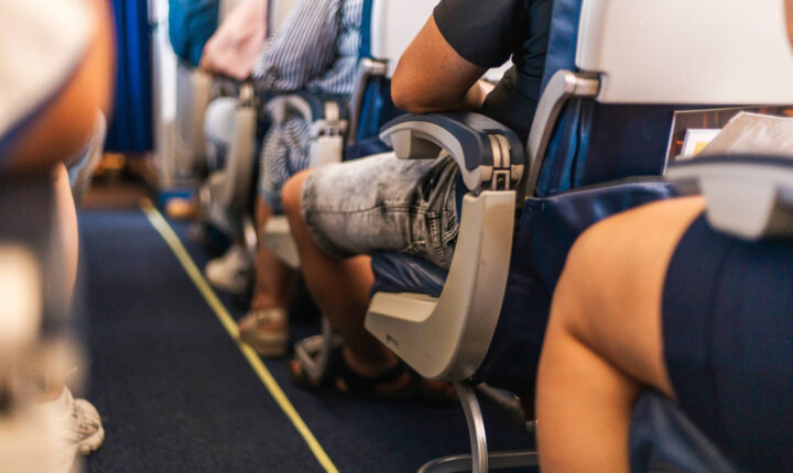 Viagens longas podem causar trombose; veja dicas de como se proteger