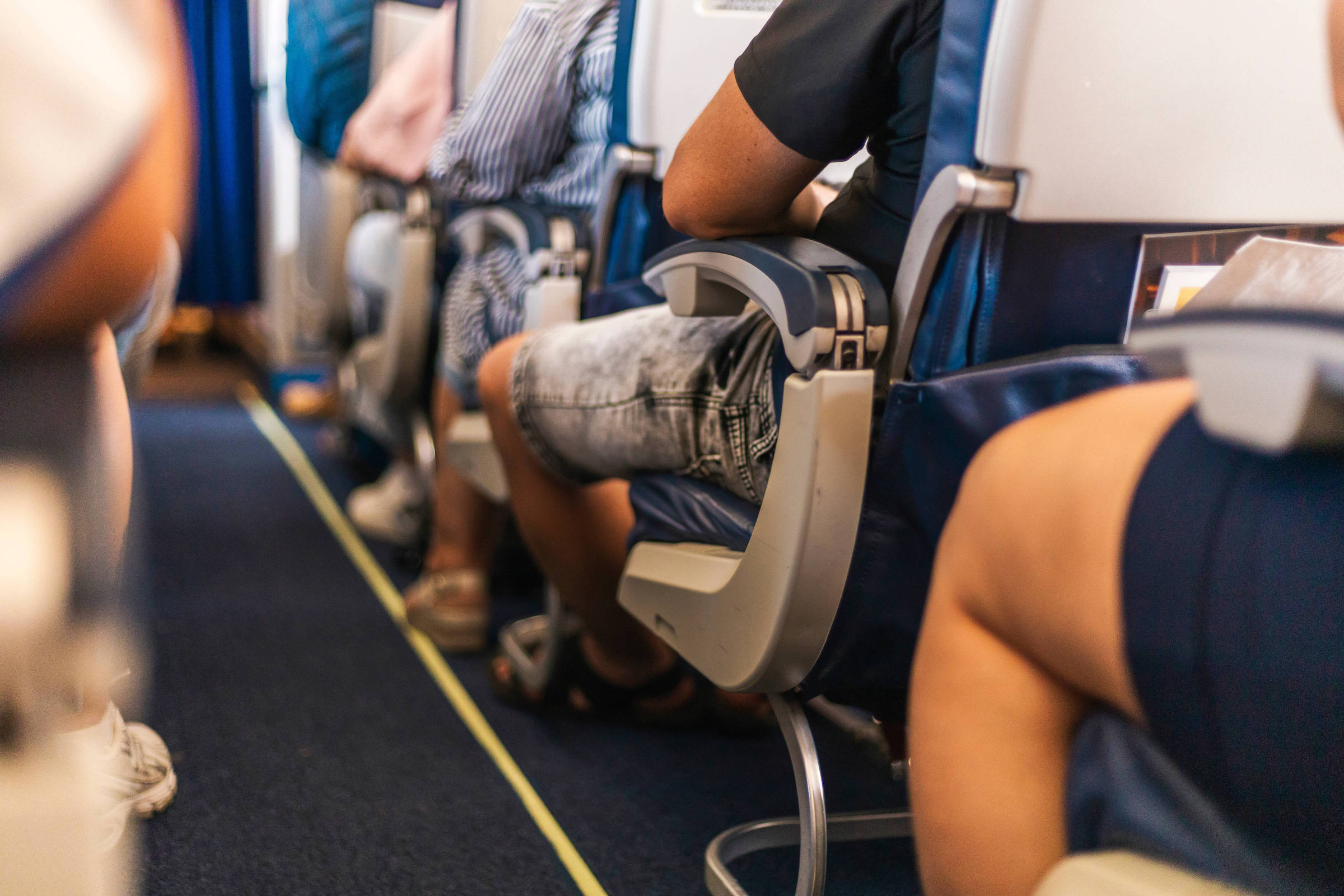 Viagens longas podem causar trombose; veja dicas de como se proteger