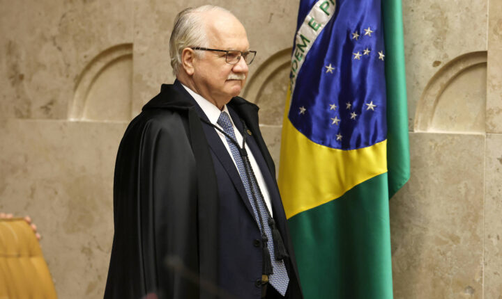 Com Fachin distraído, transmissão do STF teve tom e embates típicos de programa de TV