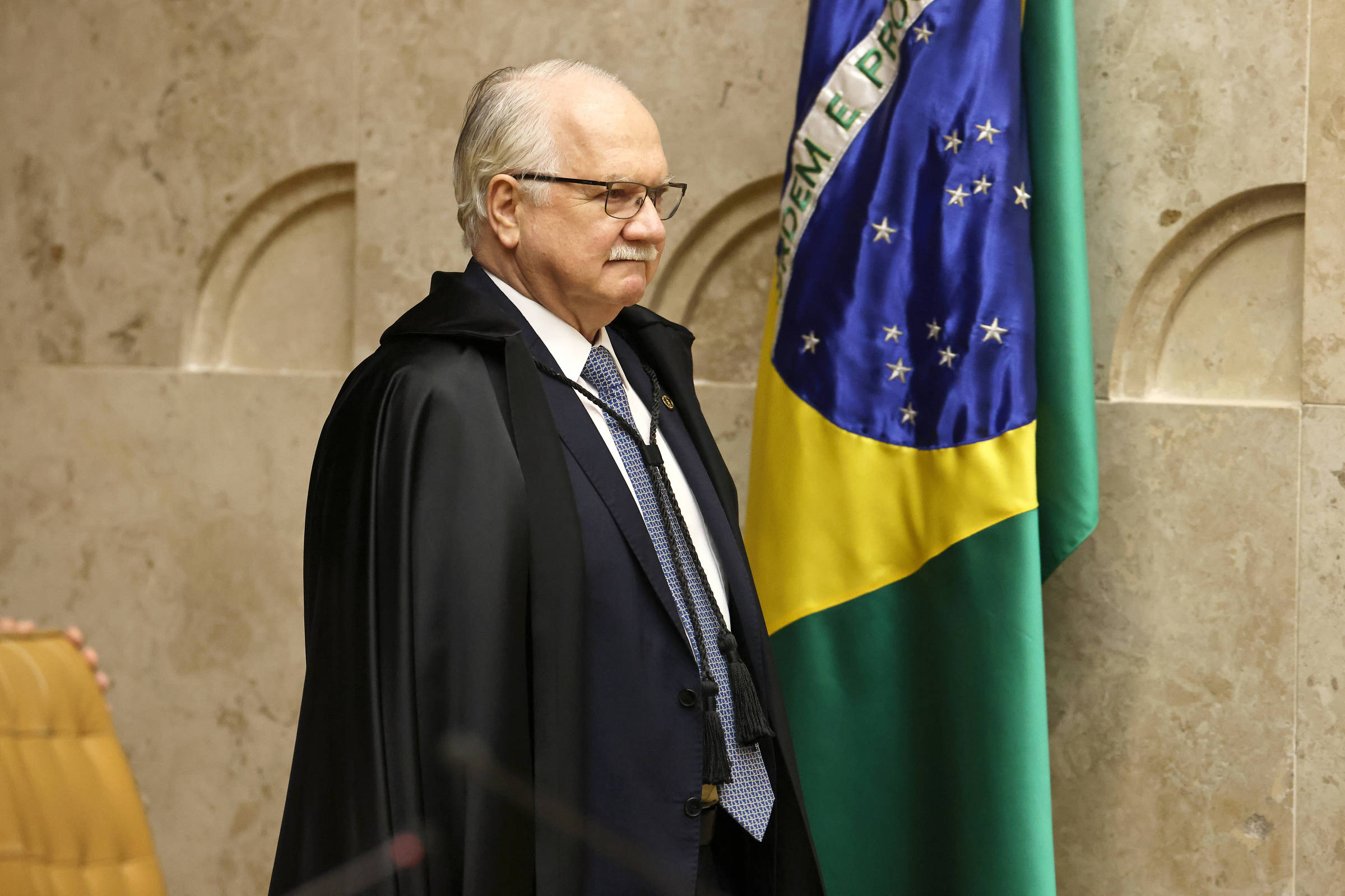 Com Fachin distraído, transmissão do STF teve tom e embates típicos de programa de TV
