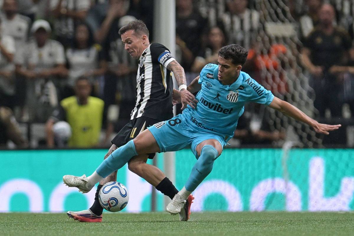 Goleiro pega três pênaltis e Atlético-MG elimina o Santos e vai à semifinal da Sul-Americana