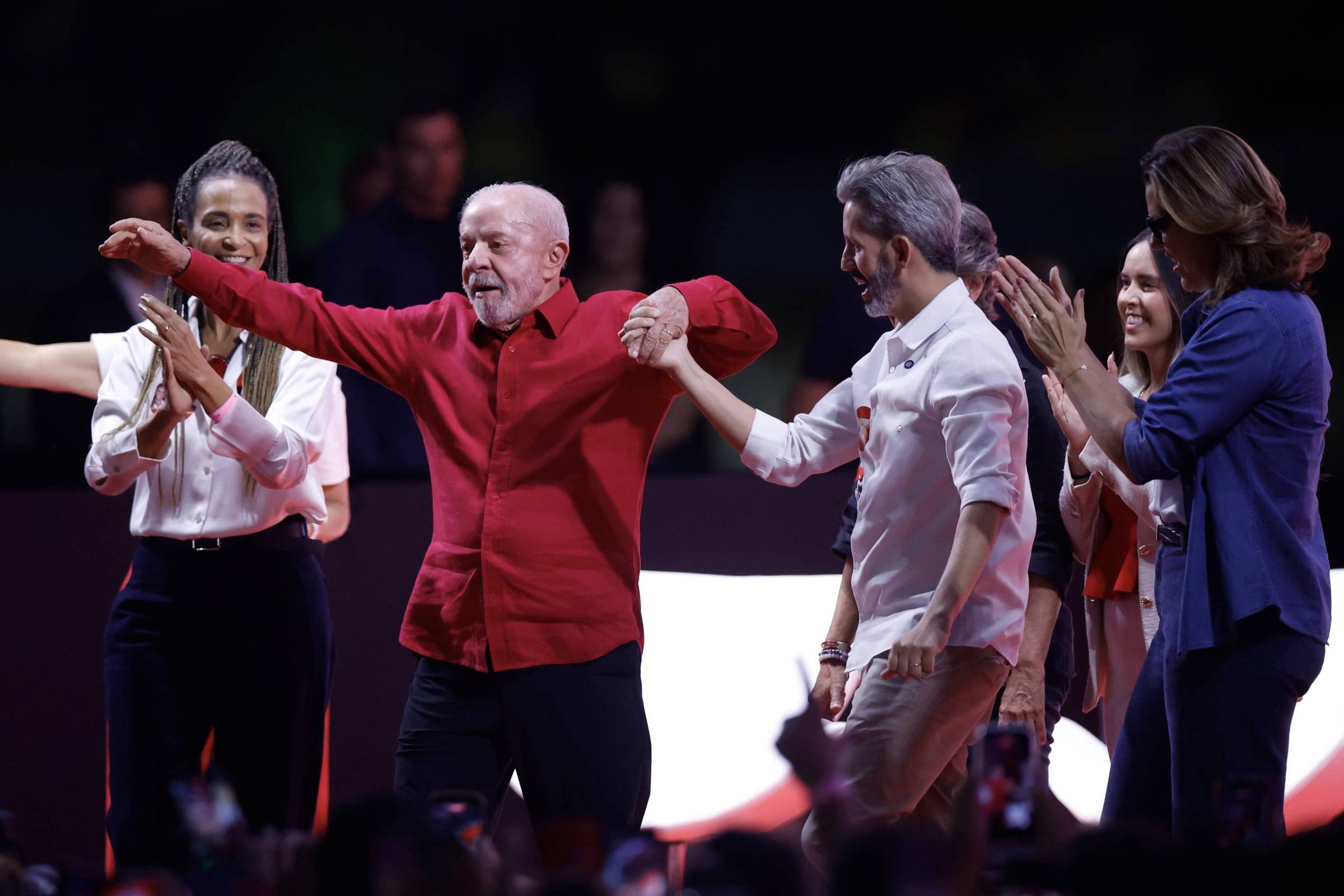 Lula chama governadora do DF de cínica e descarta ajuda federal ao BRB