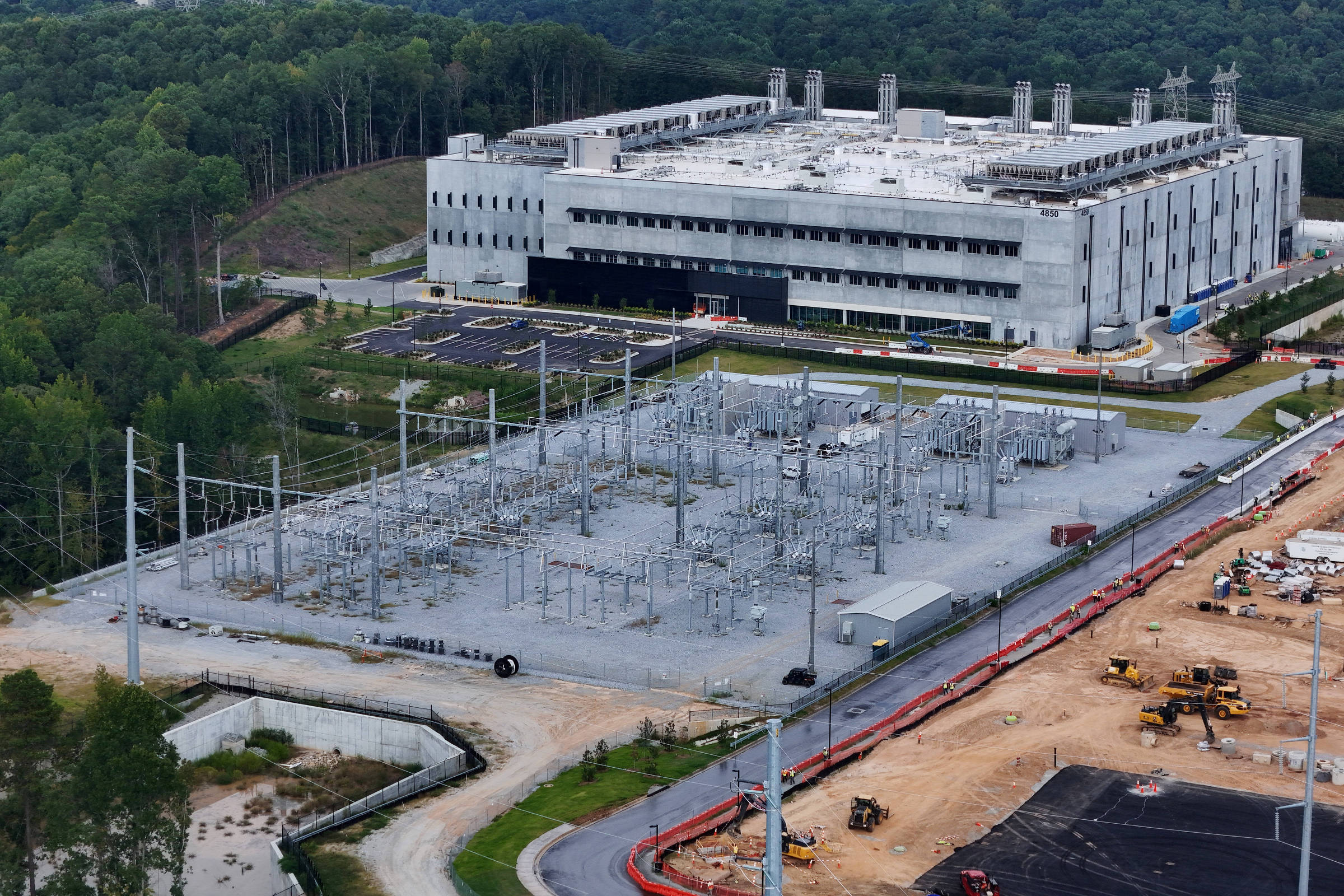 Nova lei impulsiona data centers, mas energia trava expansão no Brasil, diz setor