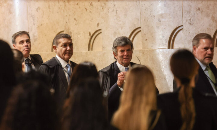Ministros do STF desmoralizam até o data venia, aponta análise