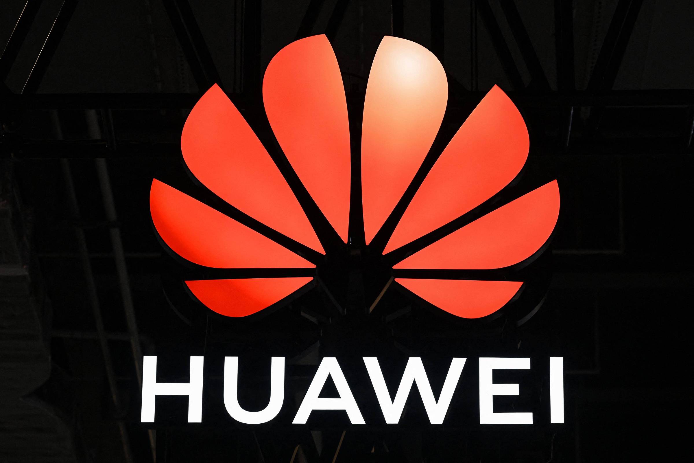 Huawei afirma que demanda por chips de IA supera oferta interna e limita vendas externas