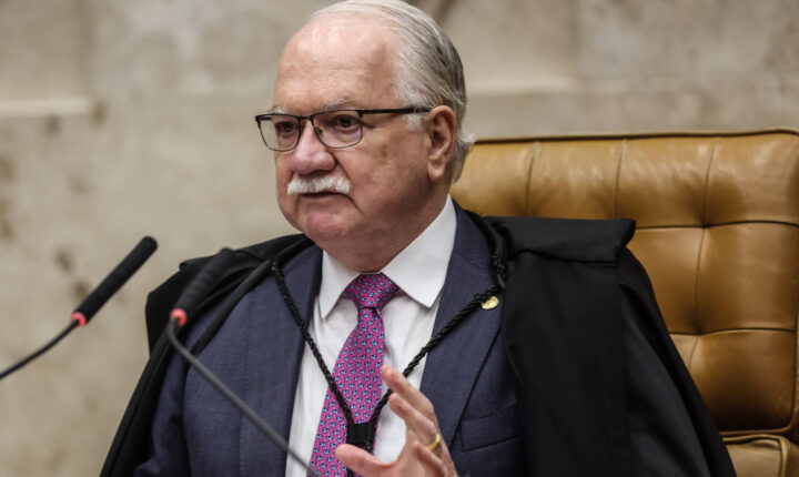 Fachin adia sessão marcada para discutir relatório sobre André Mendonça