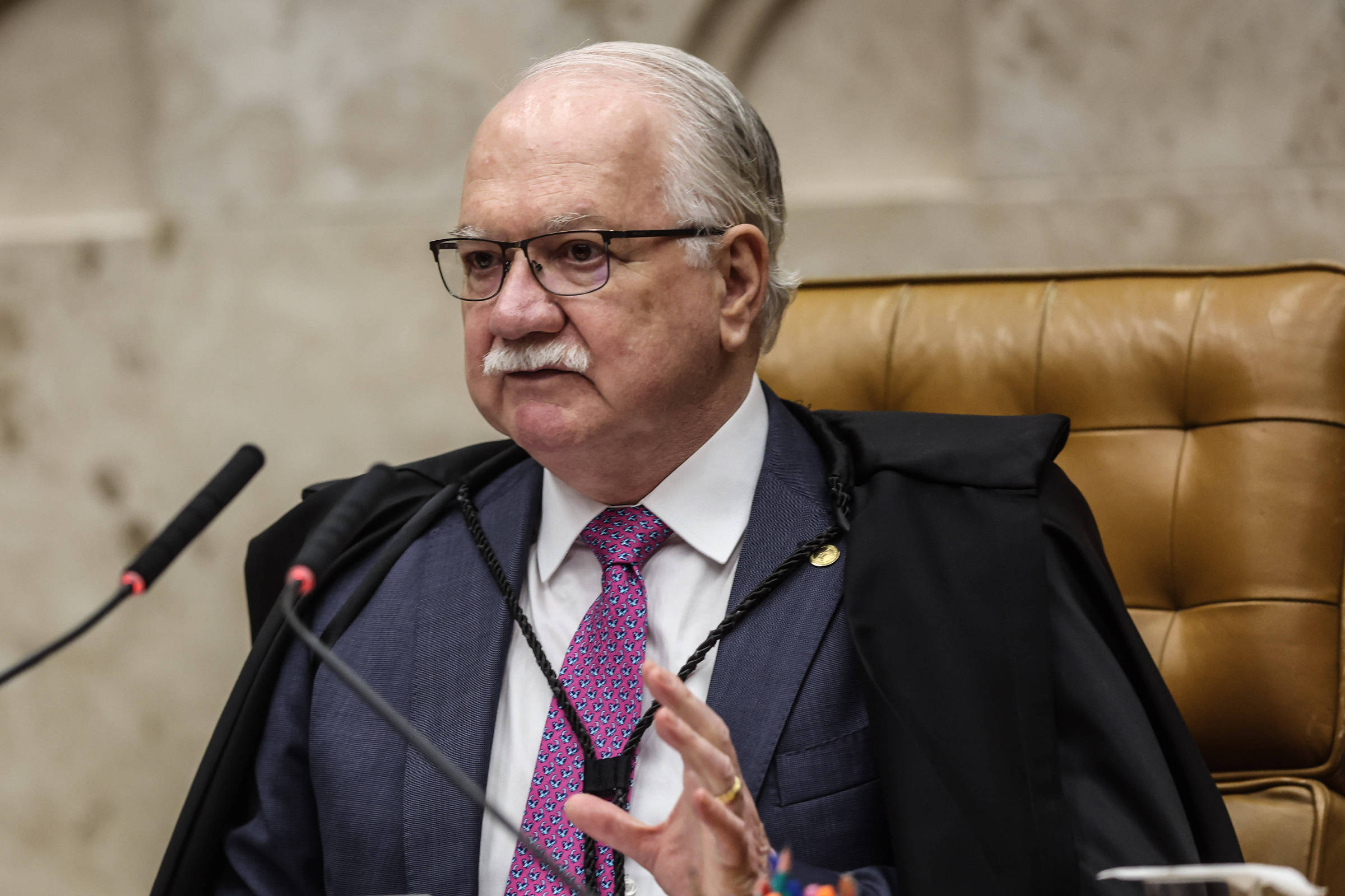 Fachin adia sessão marcada para discutir relatório sobre André Mendonça