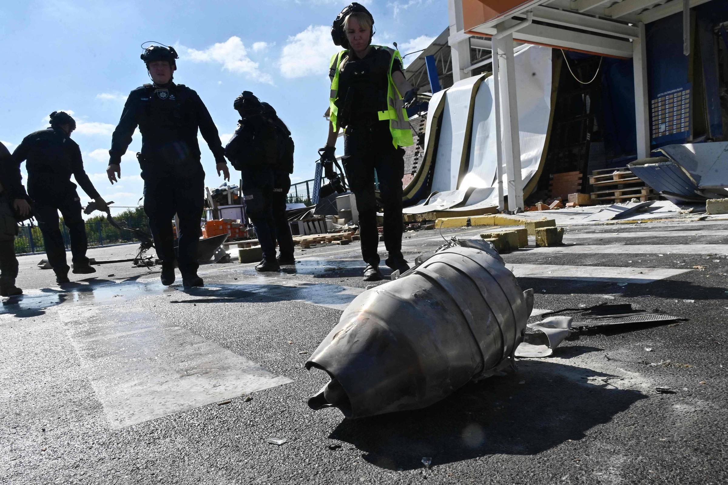 IA acelera ritmo de ataques em guerras e amplia discussão sobre limites éticos
