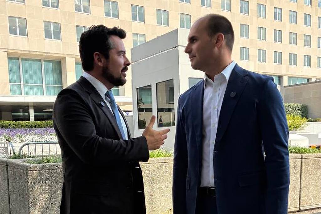 Eduardo Bolsonaro elogia exigência dos EUA e afirma se considerar dissidente político