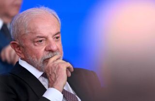 Governo opta por reajuste linear no Bolsa Família às vésperas das eleições e amplia gastos