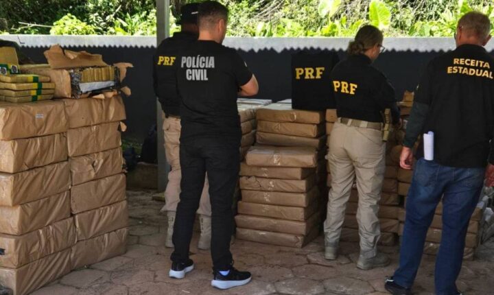Polícia Rodoviária Federal e Receita Federal apreendem duas toneladas de maconha em carga de repolho em SC